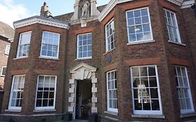 Bank House Otel 3*